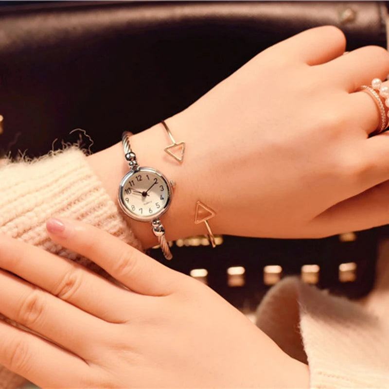 Fashion Women's Wristwatch Gold Bracelet Small Dial Elegant Watch New Cute Women Steel Bracelet Watch Quartz Wristwatch